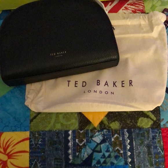 Purse Never Used. Original packaging. - Picture 2 of 4